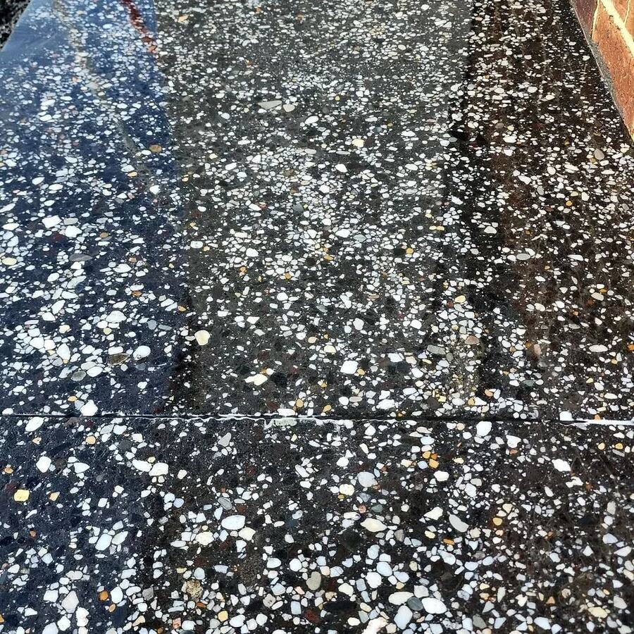 Close-up of a wet broadcast flake epoxy surface